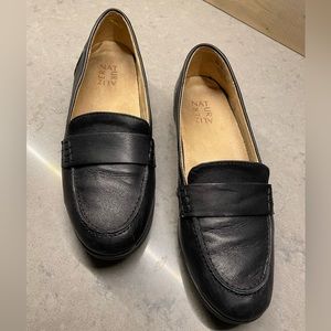 Naturalizer black loafers